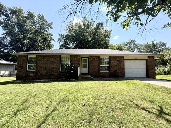 122 N Pinewood Avenue , Republic, MO 65738