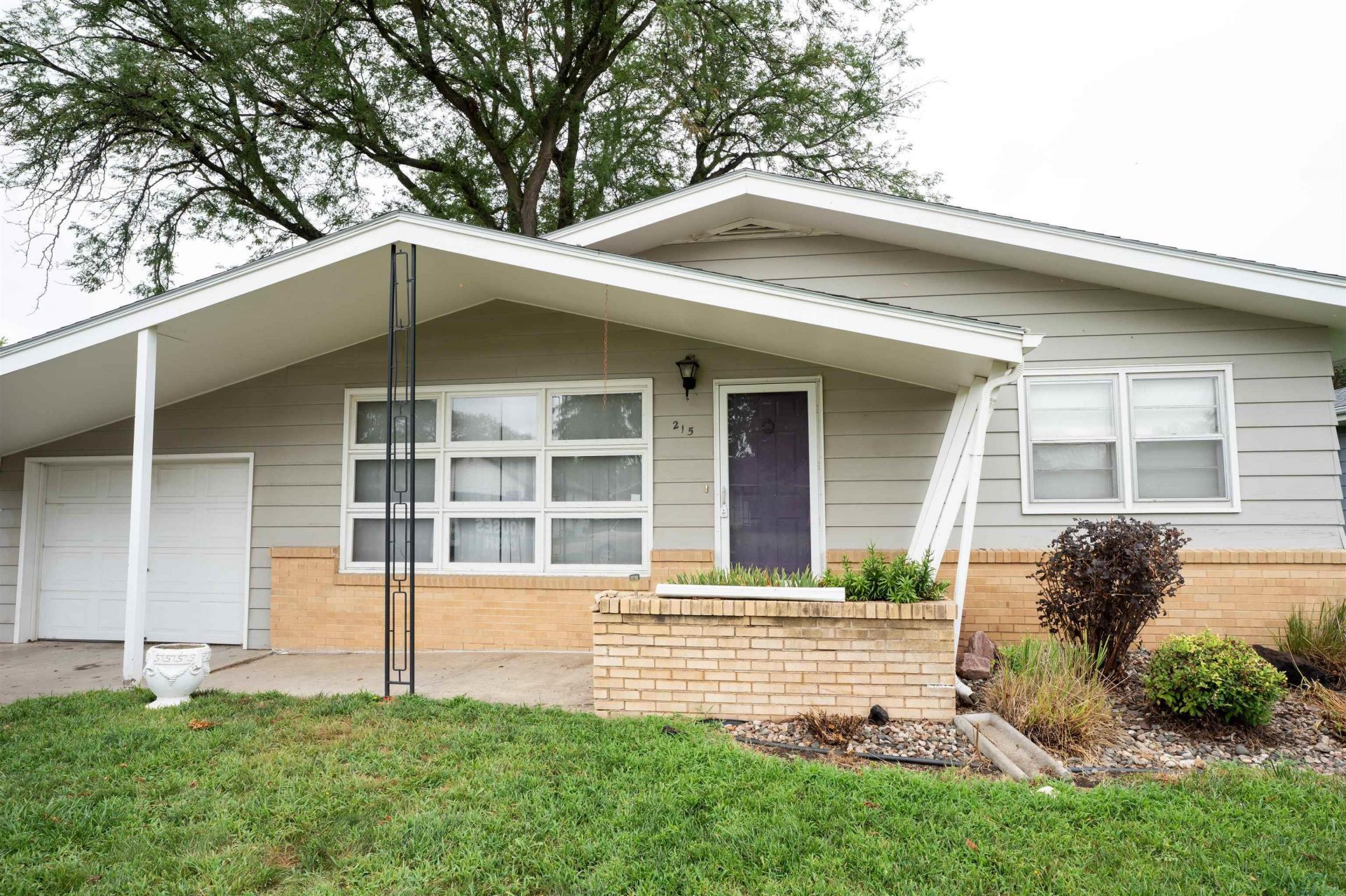 215 E 32nd Street, South Sioux City, NE 68776 Main Photo