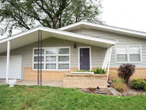 215 E 32nd Street, South Sioux City, NE 68776
