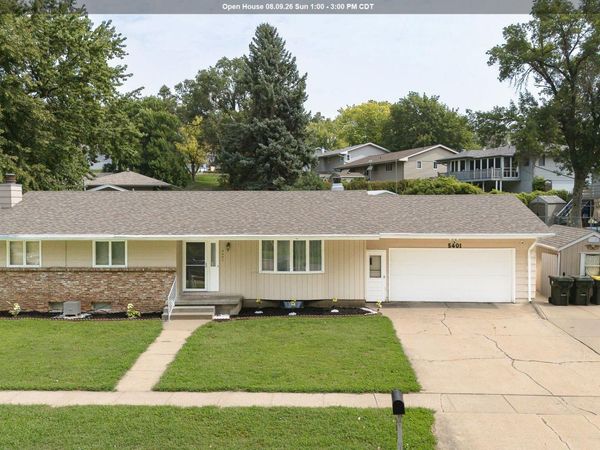 5401 SunnyBrook Dr, Sioux City, IA 51106