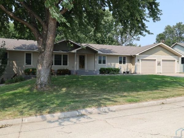 201 Crestview Drive, Rock Rapids, IA 51246
