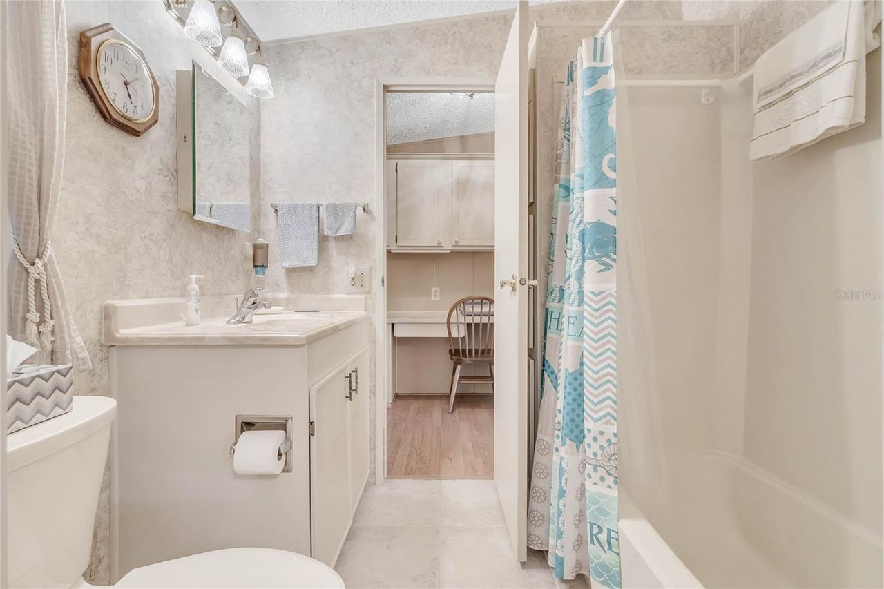 1690 Nassau Circle , Tavares, FL 32778 Photo