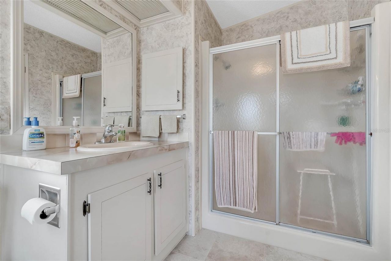 1690 Nassau Circle , Tavares, FL 32778 Photo