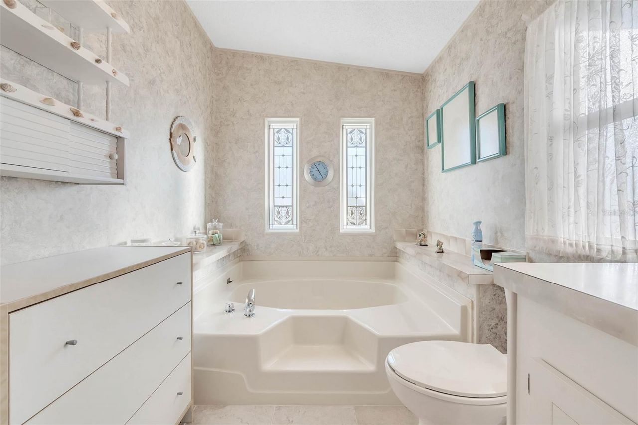 1690 Nassau Circle , Tavares, FL 32778 Photo