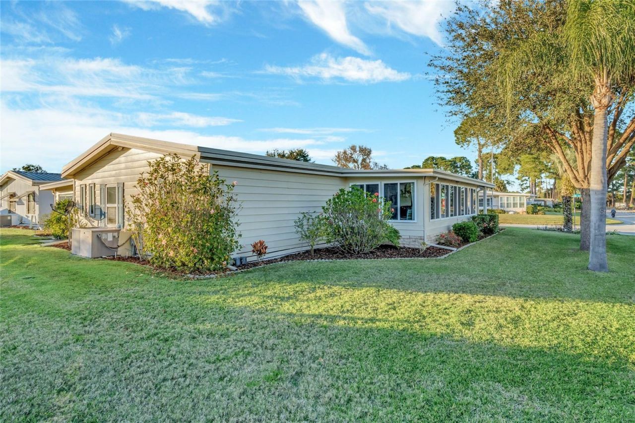 1690 Nassau Circle , Tavares, FL 32778 Photo