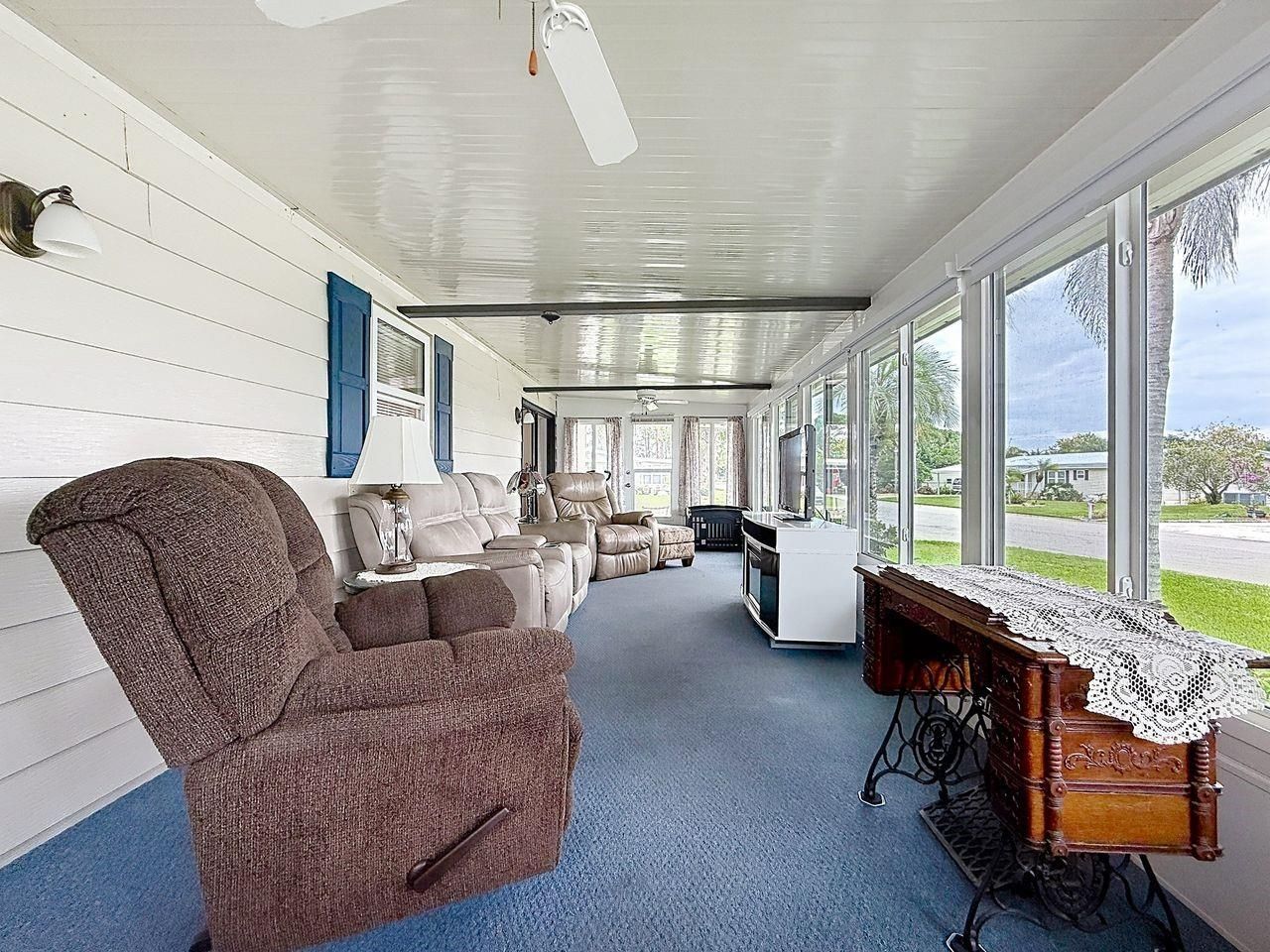 1690 Nassau Circle , Tavares, FL 32778 Photo