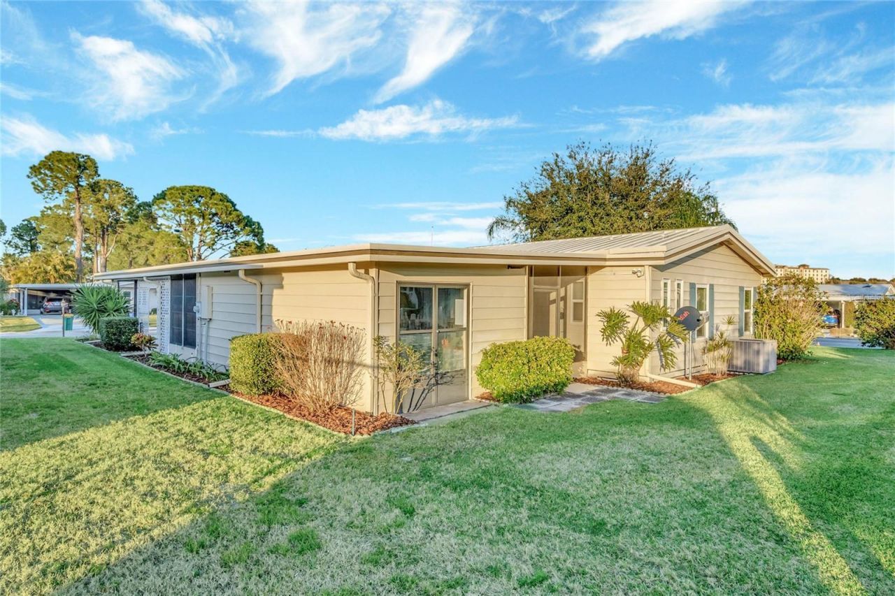 1690 Nassau Circle , Tavares, FL 32778 Photo