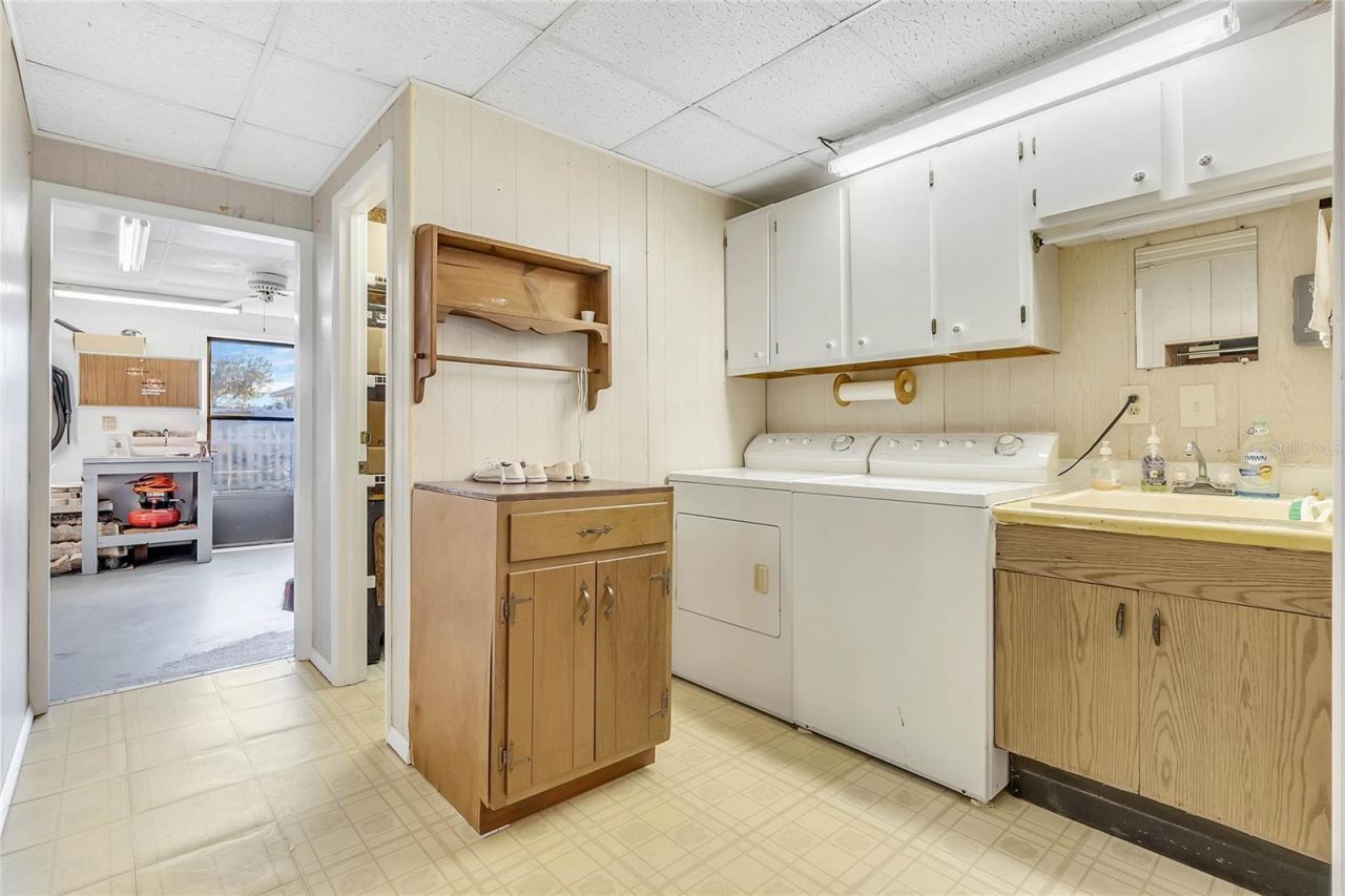 1690 Nassau Circle , Tavares, FL 32778 Photo