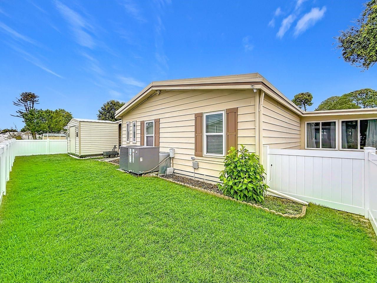 1690 Nassau Circle , Tavares, FL 32778 Photo