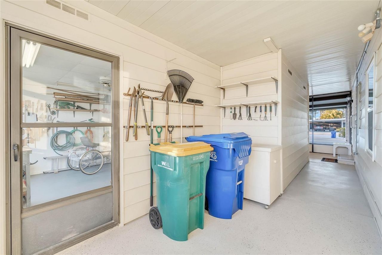 1690 Nassau Circle , Tavares, FL 32778 Photo