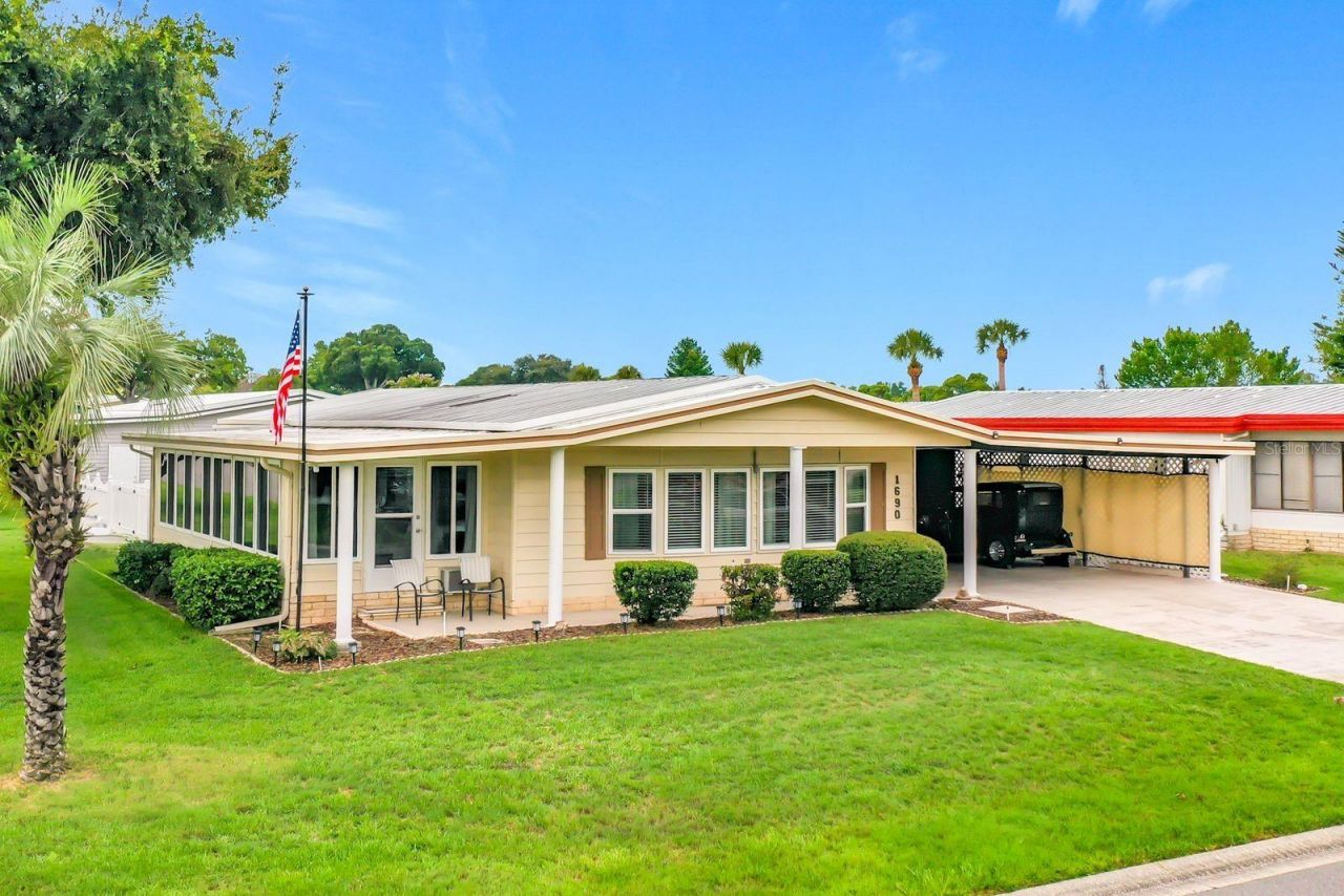 1690 Nassau Circle , Tavares, FL 32778 Photo