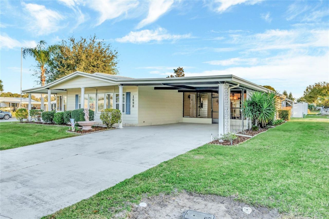 1690 Nassau Circle , Tavares, FL 32778 Photo