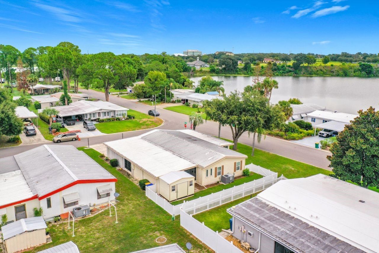 1690 Nassau Circle , Tavares, FL 32778 Photo