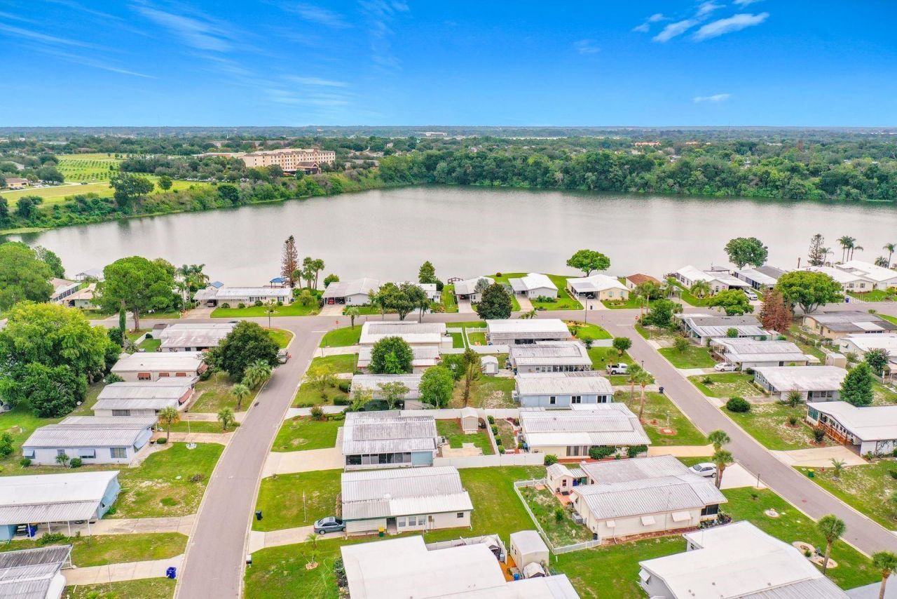 1690 Nassau Circle , Tavares, FL 32778 Photo