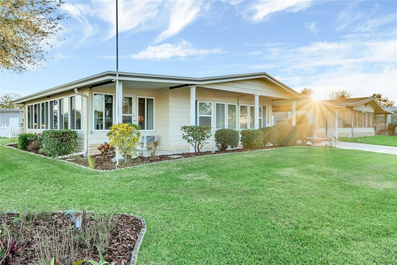 1690 Nassau Circle , Tavares, FL 32778 Photo
