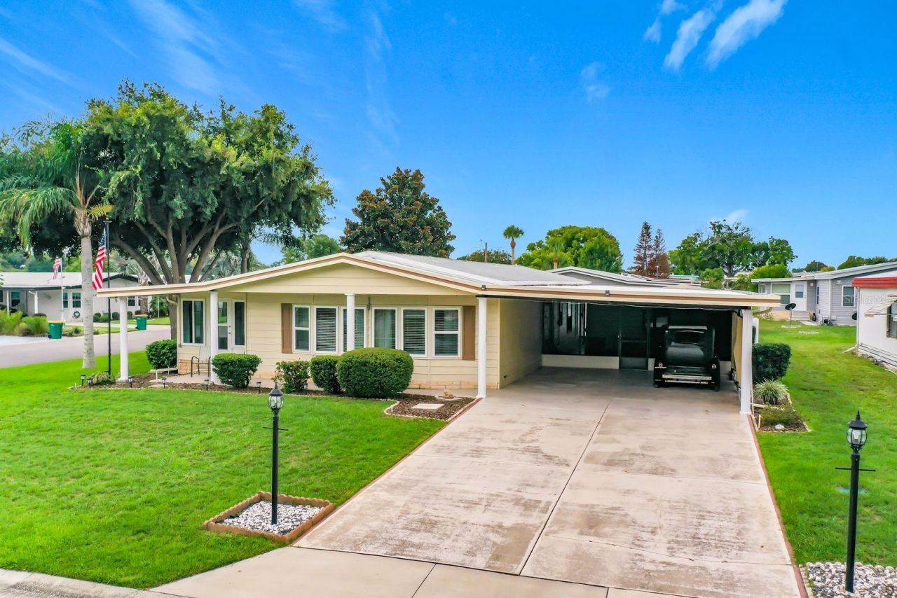 1690 Nassau Circle , Tavares, FL 32778 Photo