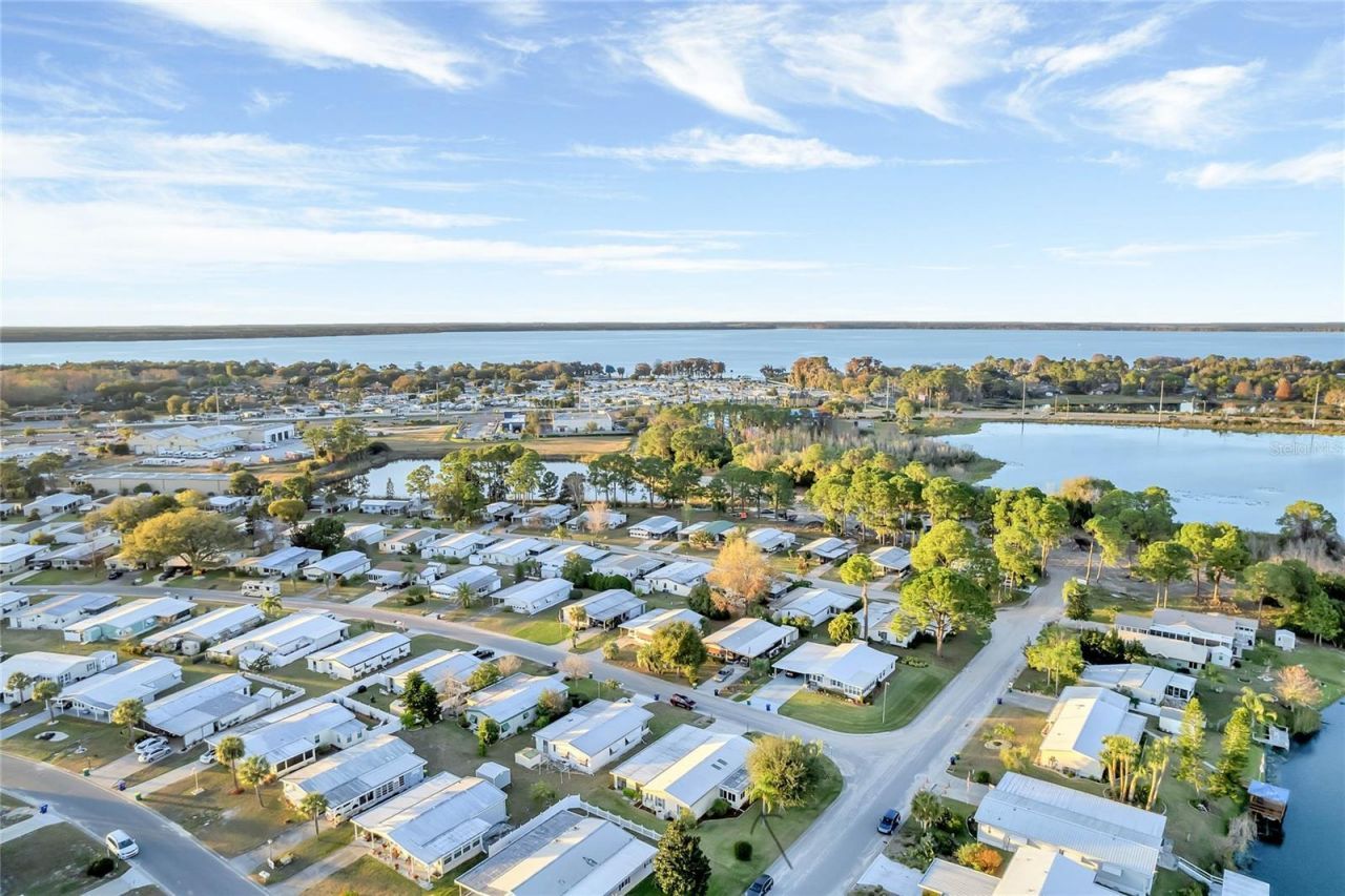 1690 Nassau Circle , Tavares, FL 32778 Photo