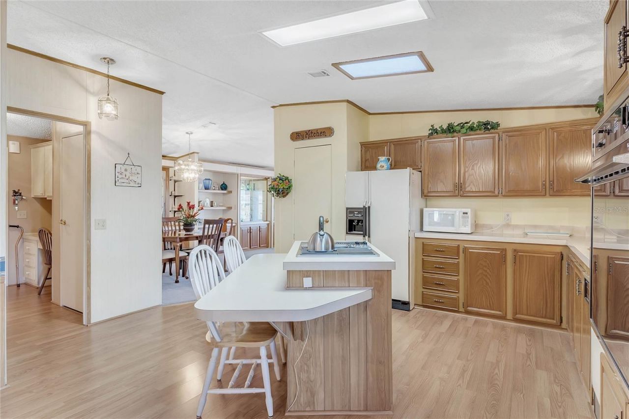 1690 Nassau Circle , Tavares, FL 32778 Photo