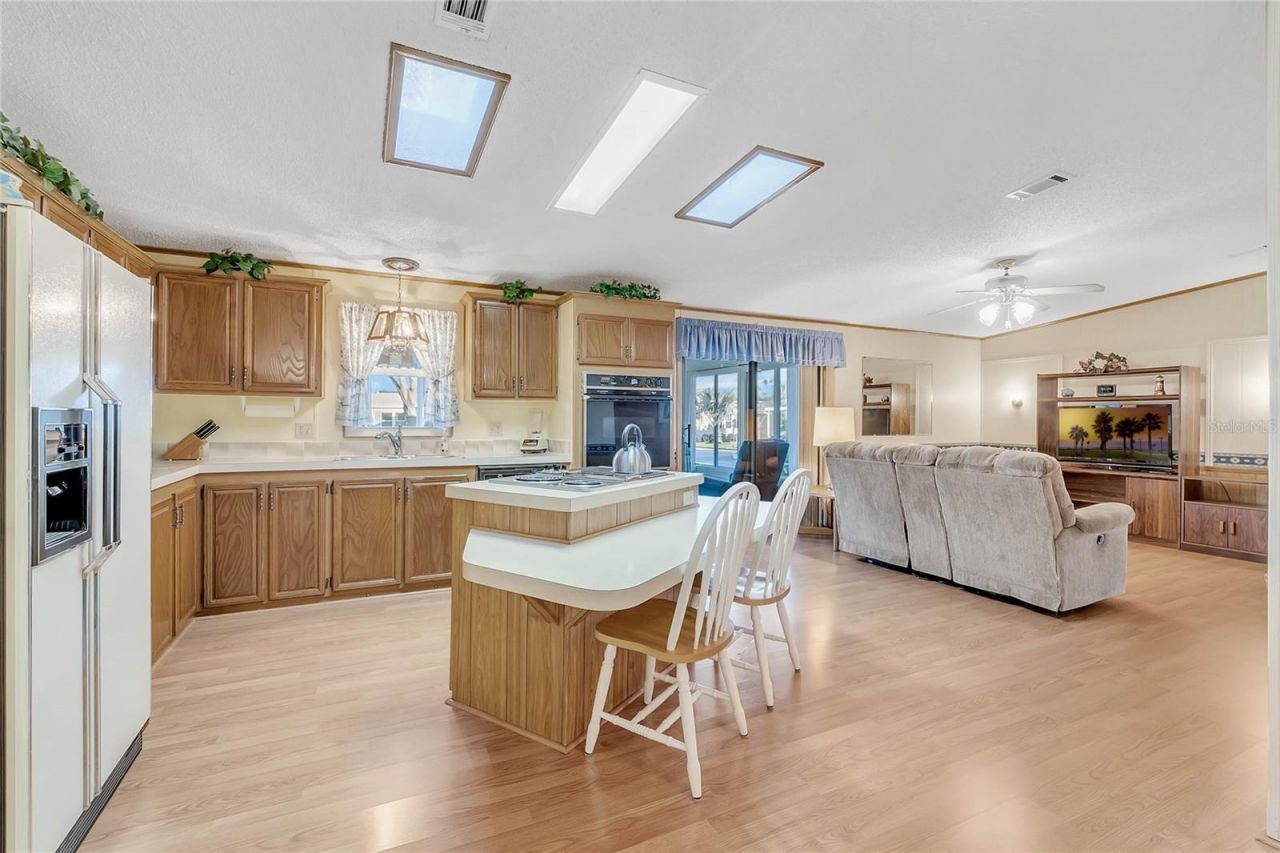 1690 Nassau Circle , Tavares, FL 32778 Photo