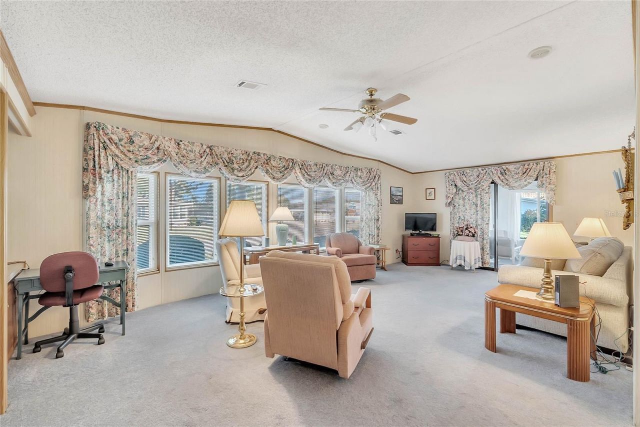 1690 Nassau Circle , Tavares, FL 32778 Photo