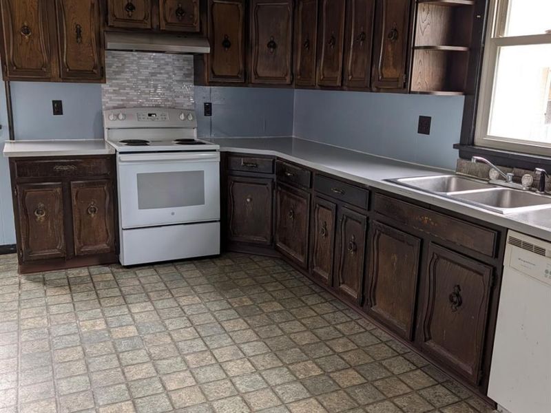 215 W Perry Street, Tiffin, OH 44818 Photo 6