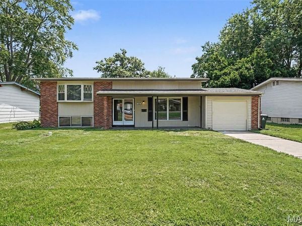 1530 Loveland Drive , Florissant, MO 63031