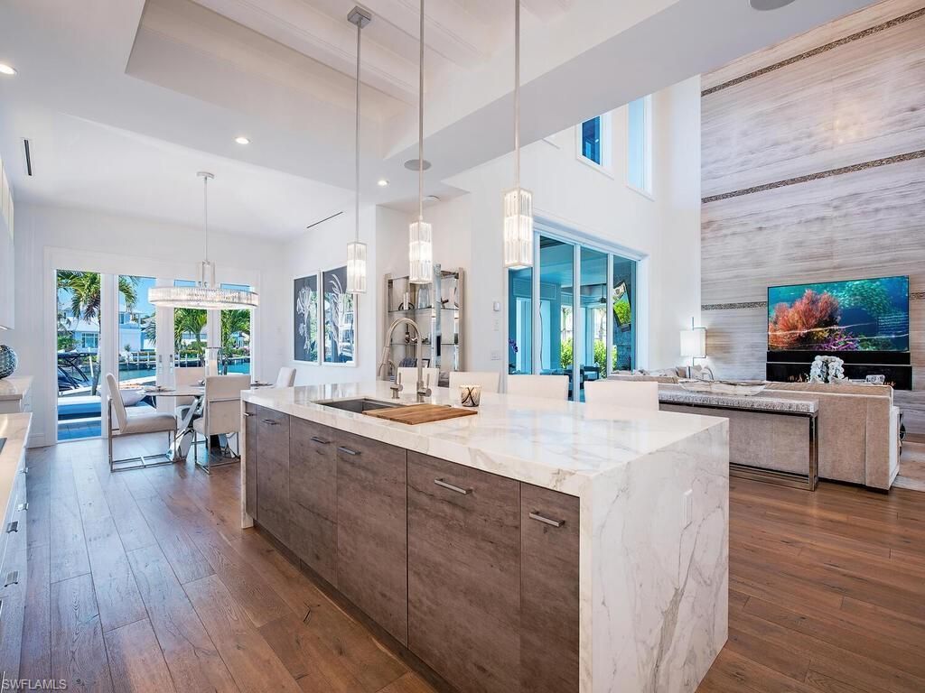 3801 Crayton Rd , Naples, FL 34103 Photo