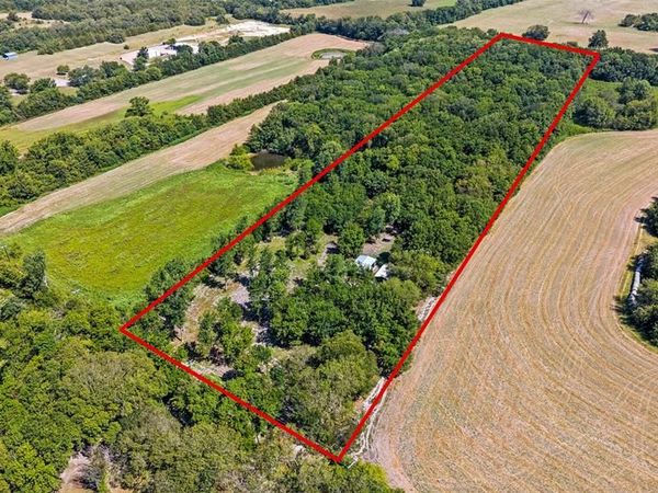555 Yowell Hill Road, Tom Bean, TX 75491