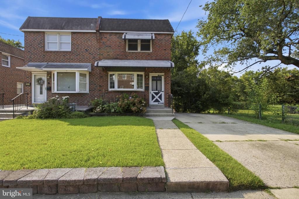 207 S ACADEMY AVENUE , GLENOLDEN, PA 19036