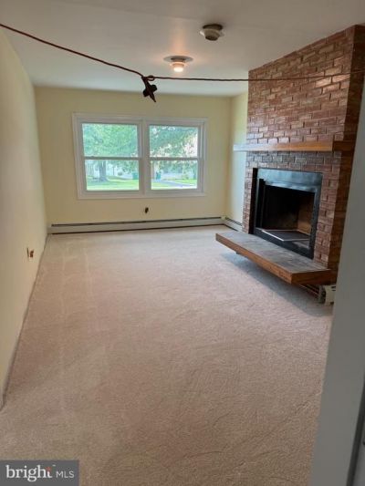 19 VICAR LANE , LEVITTOWN, PA 19054