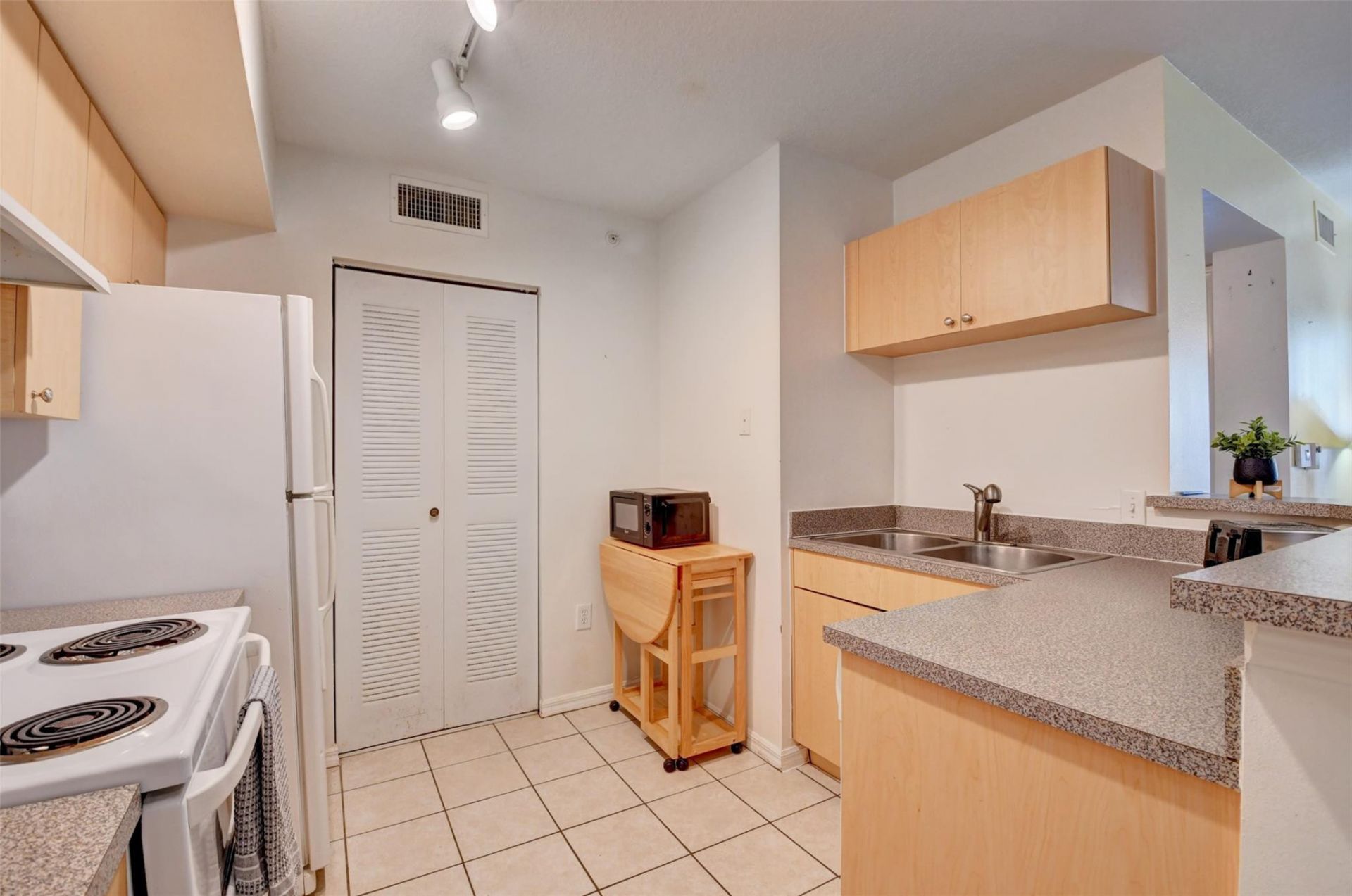 703 Villa Circle, Unit 703, Boynton Beach, FL 33435 Photo