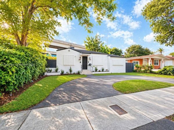 736 NW 41st St , Miami, FL 33127