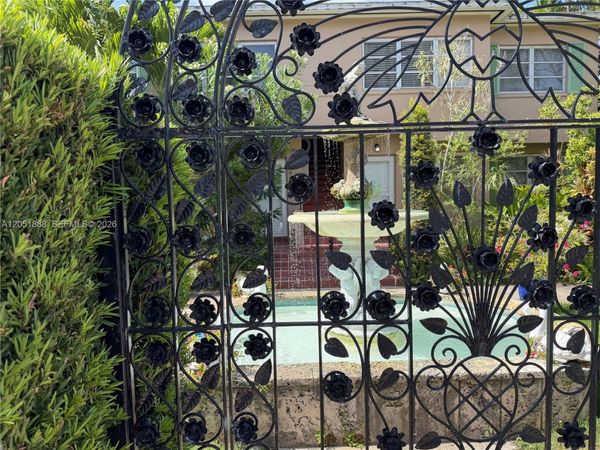 42 Almeria Ave, Unit 21, Coral Gables, FL 33134