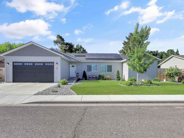 680 E 19th St, Burley, ID 83318