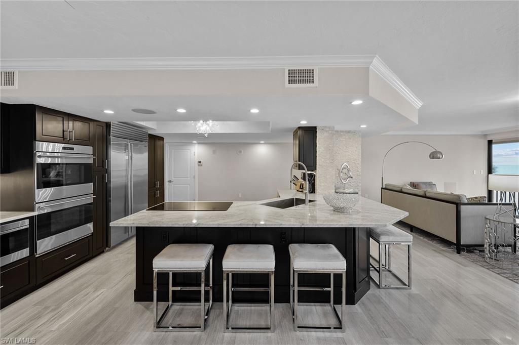9653 Gulf Shore Dr, Unit 203, Naples, FL 34108 Photo