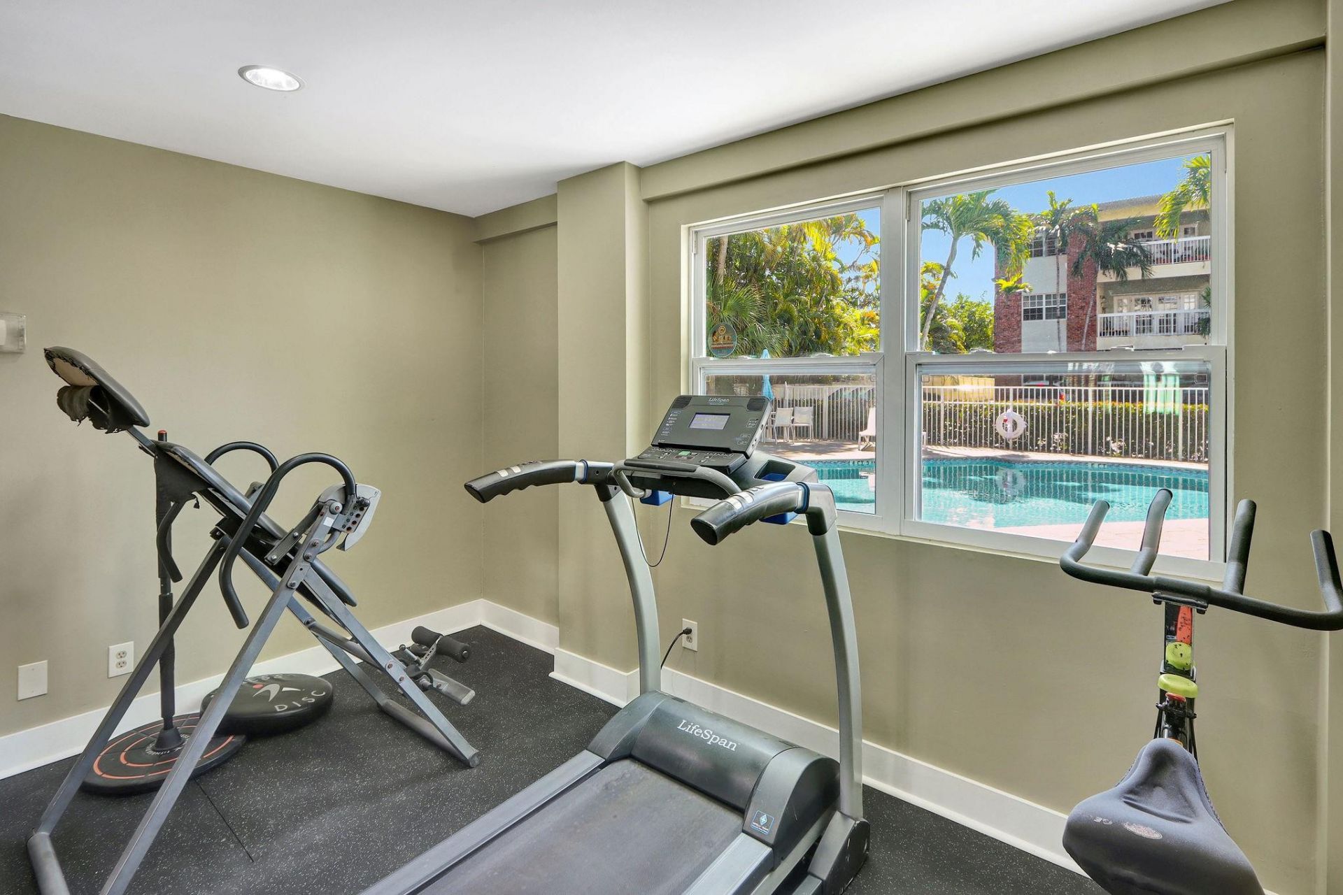 2426 SE 17th Street, Unit 305, Fort Lauderdale, FL 33316 Photo
