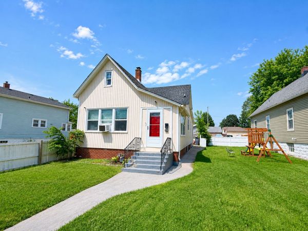 1729 Jackson Street , North Chicago, IL 60064