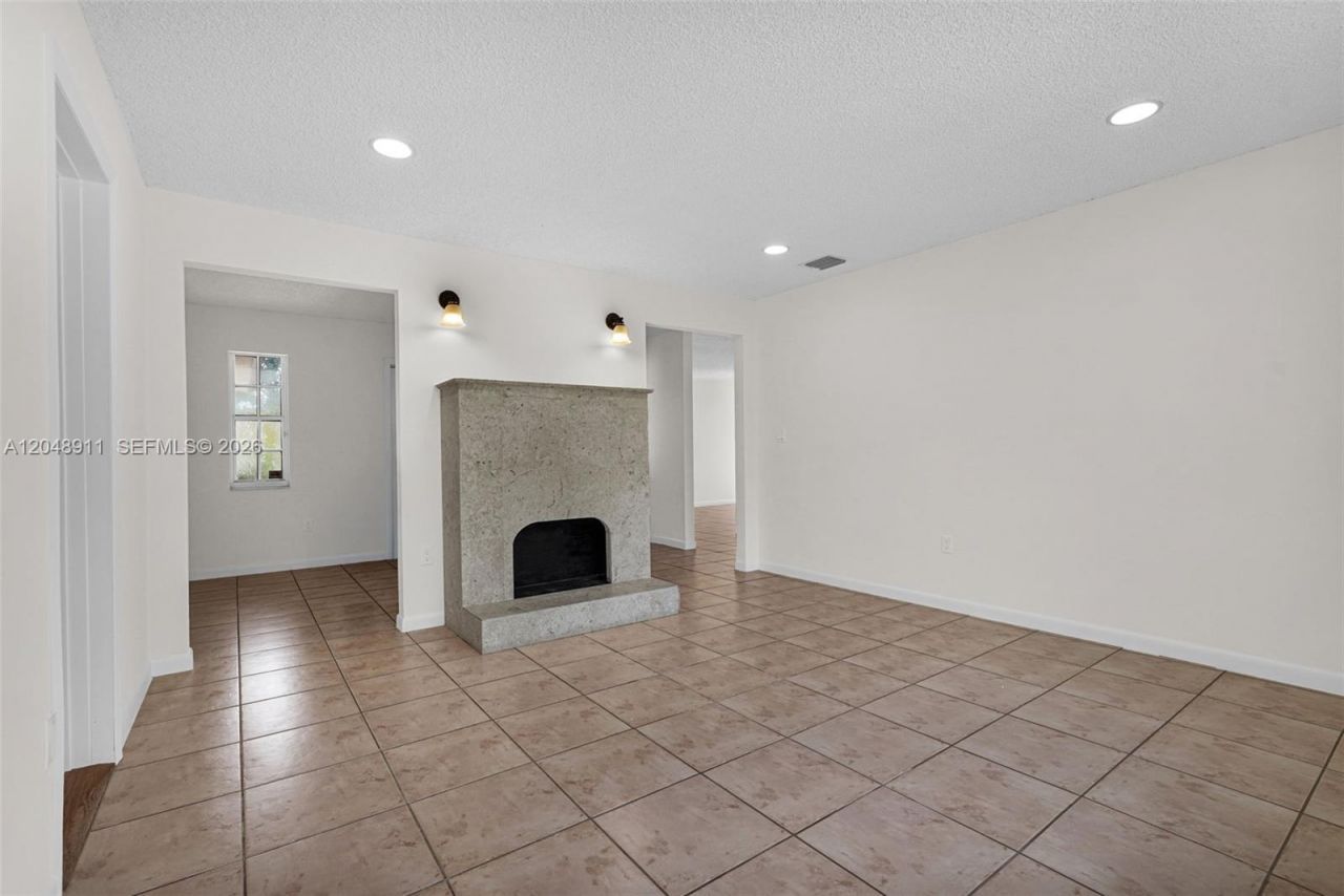 19200 SW 216th St, Miami, FL 33170 Photo