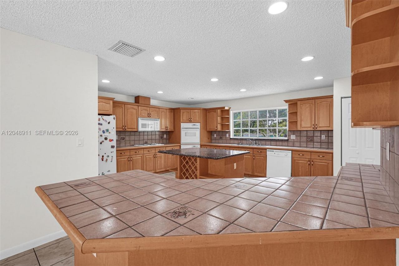 19200 SW 216th St, Miami, FL 33170 Photo