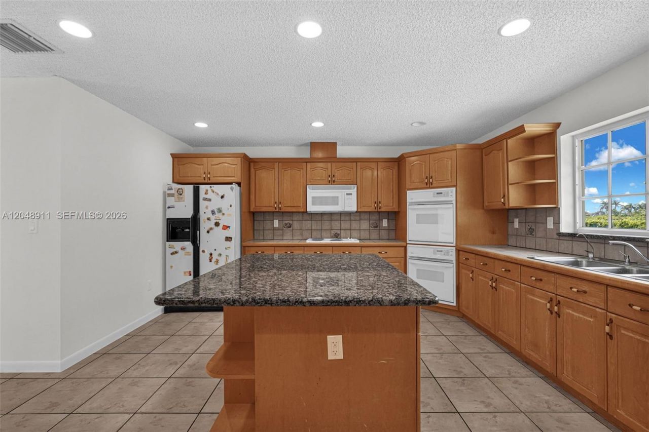 19200 SW 216th St, Miami, FL 33170 Photo