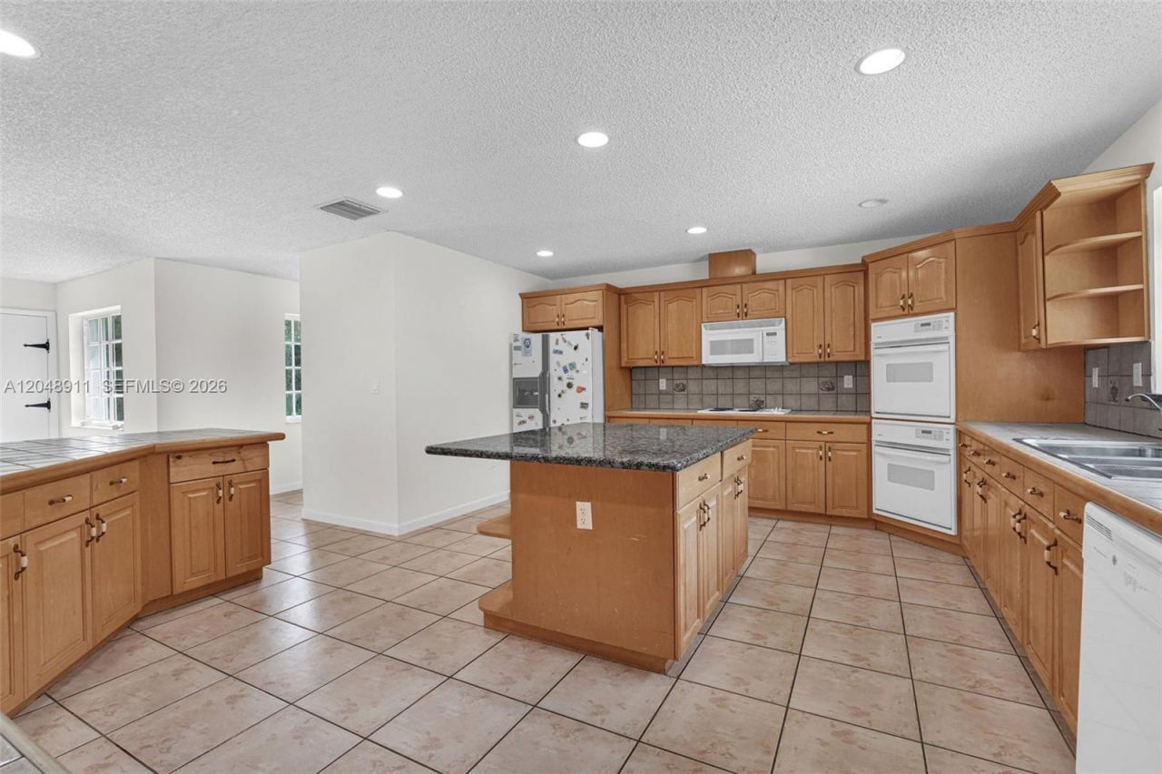 19200 SW 216th St, Miami, FL 33170 Photo