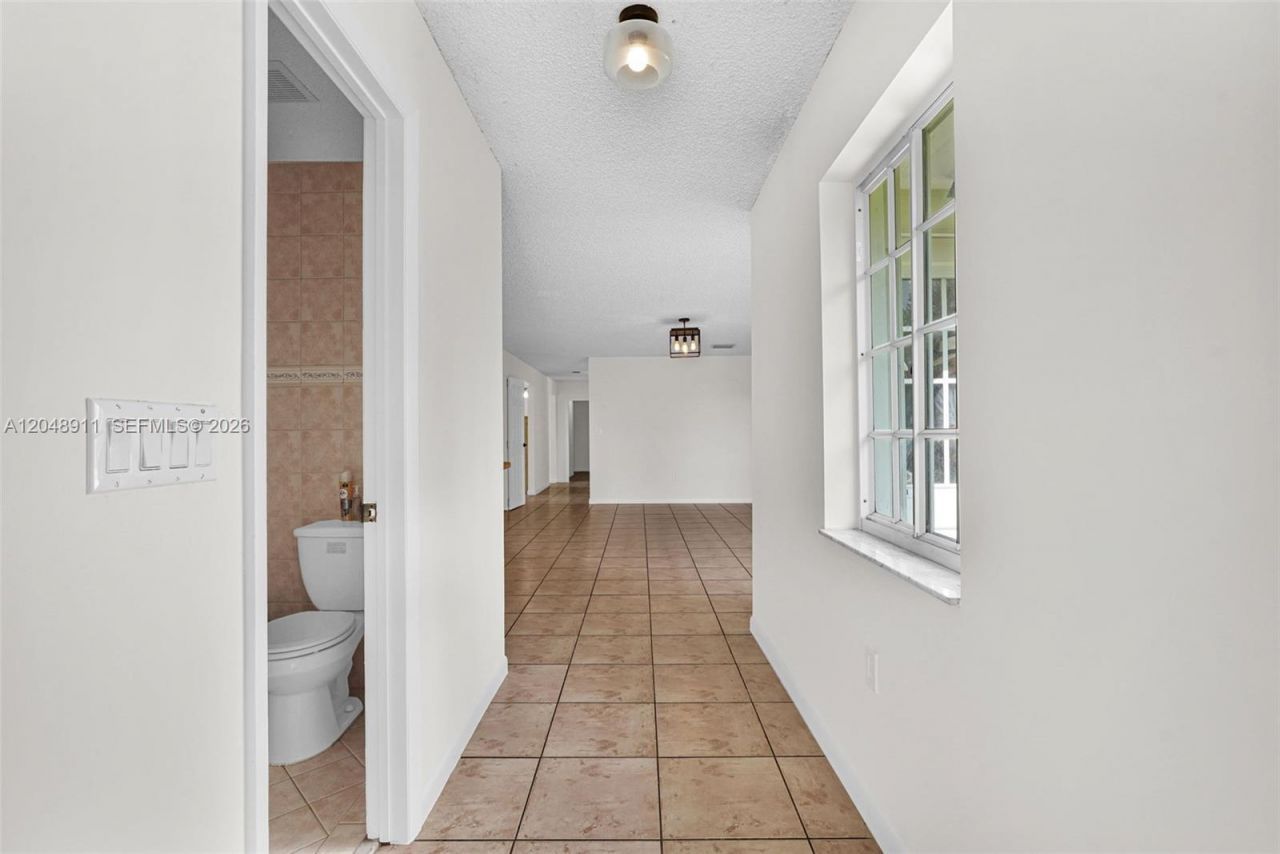 19200 SW 216th St, Miami, FL 33170 Photo