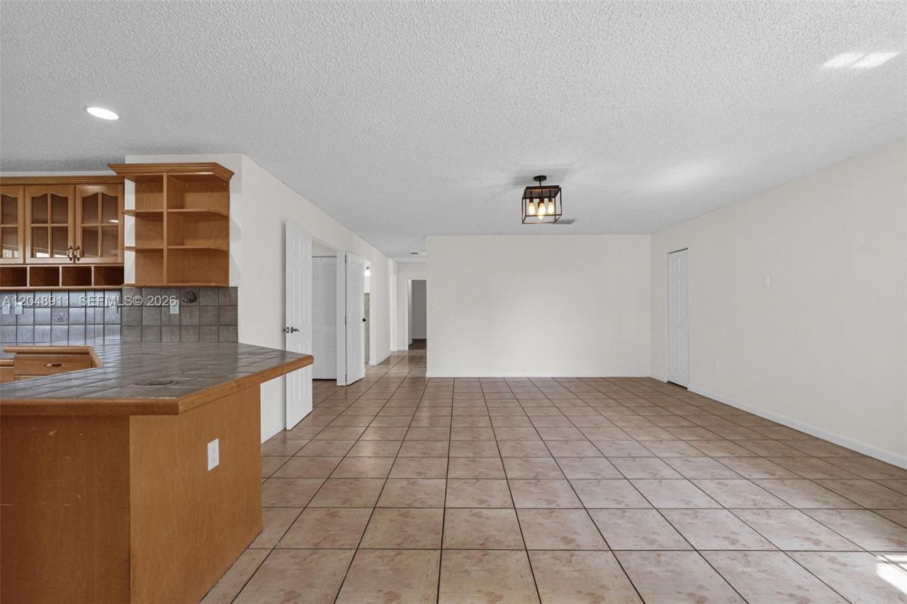 19200 SW 216th St, Miami, FL 33170 Photo