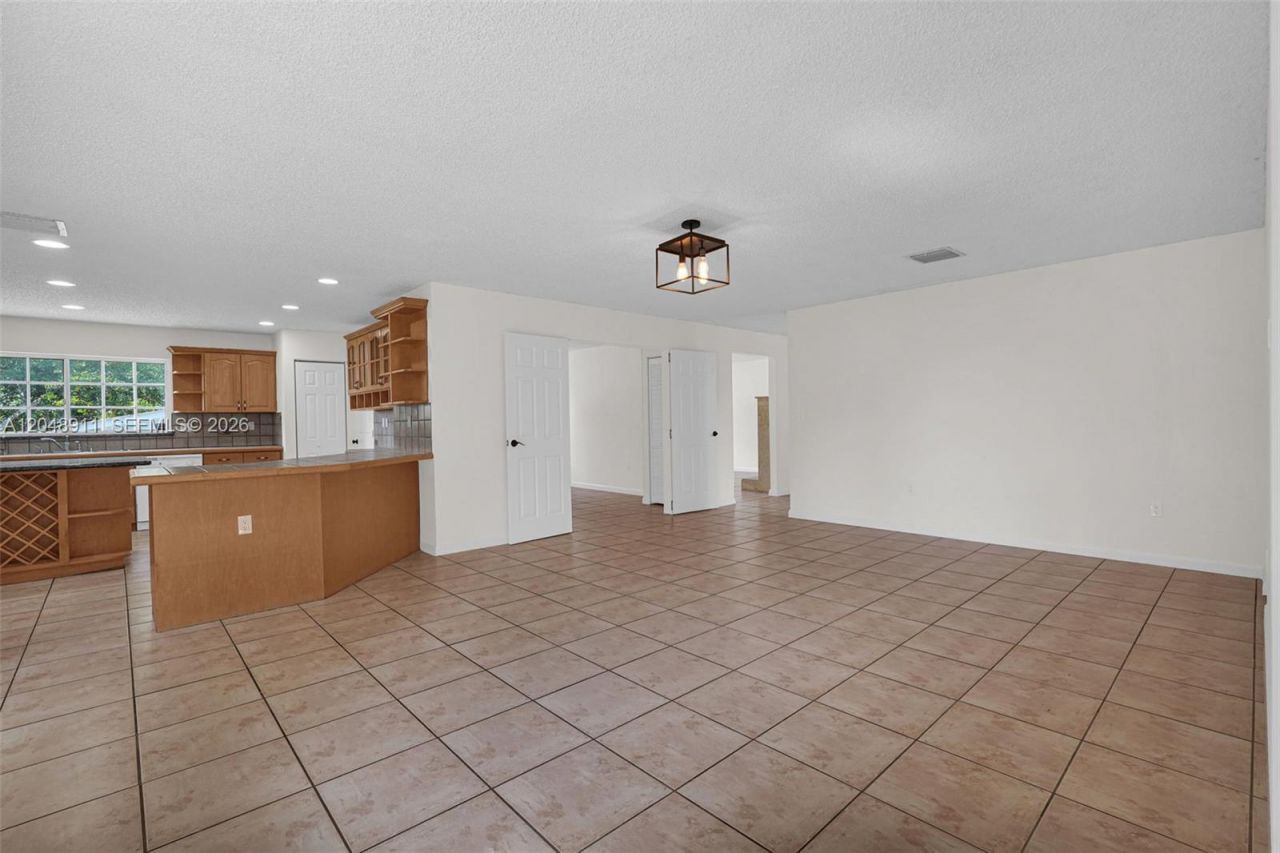 19200 SW 216th St, Miami, FL 33170 Photo