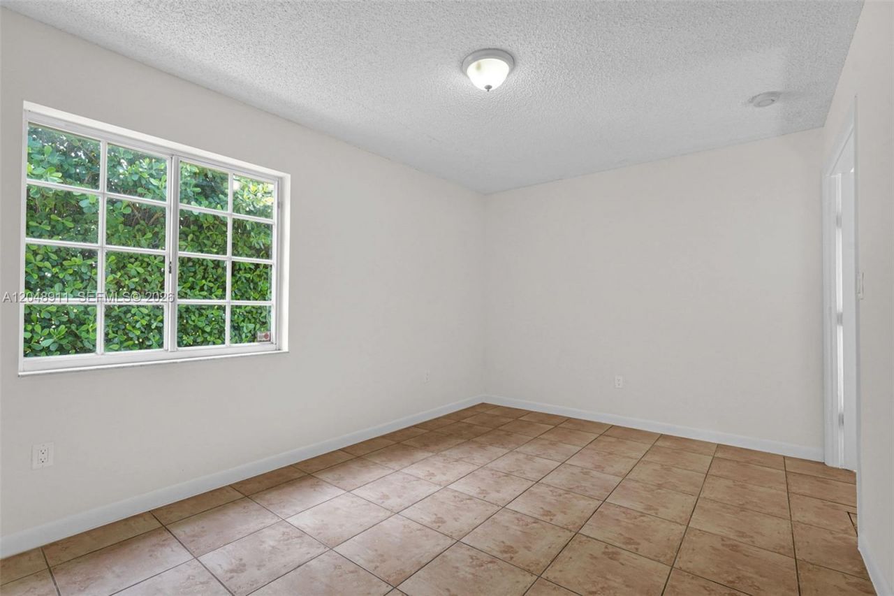 19200 SW 216th St, Miami, FL 33170 Photo