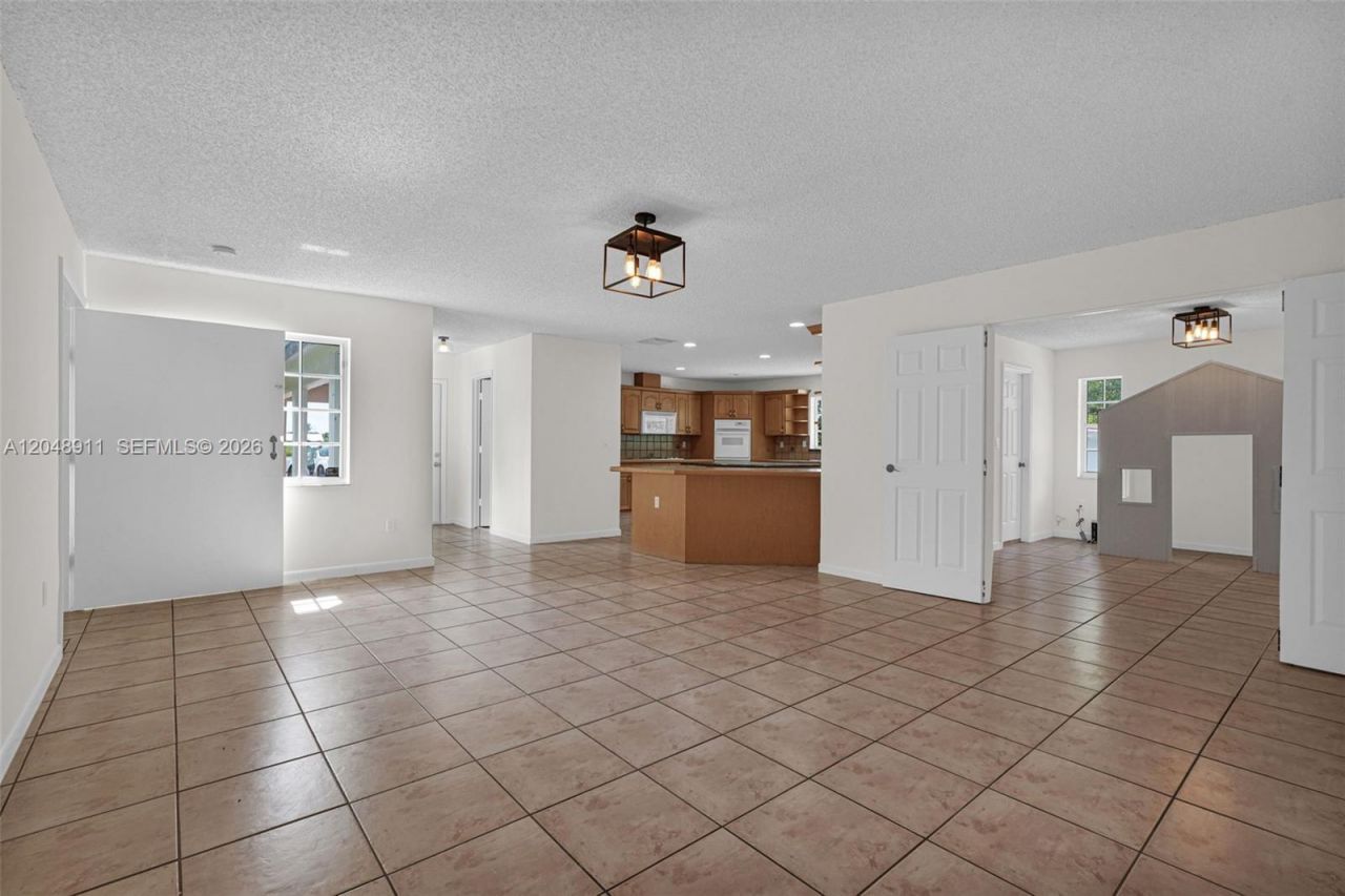 19200 SW 216th St, Miami, FL 33170 Photo