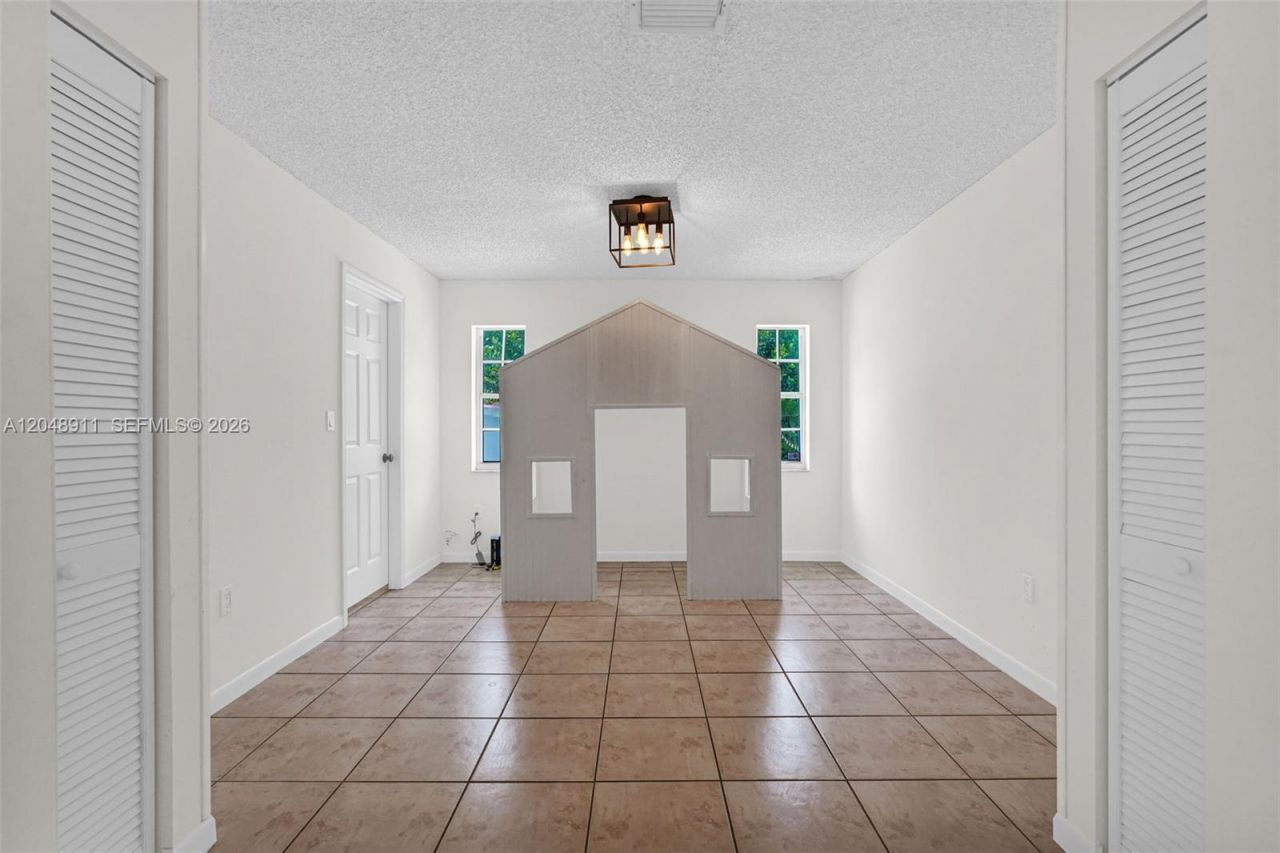 19200 SW 216th St, Miami, FL 33170 Photo