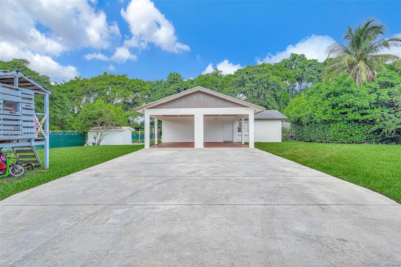 19200 SW 216th St, Miami, FL 33170 Photo
