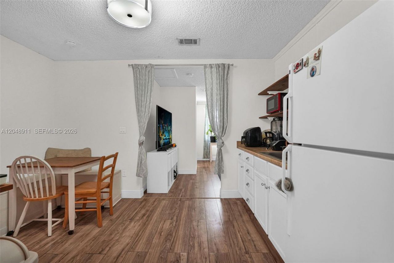 19200 SW 216th St, Miami, FL 33170 Photo
