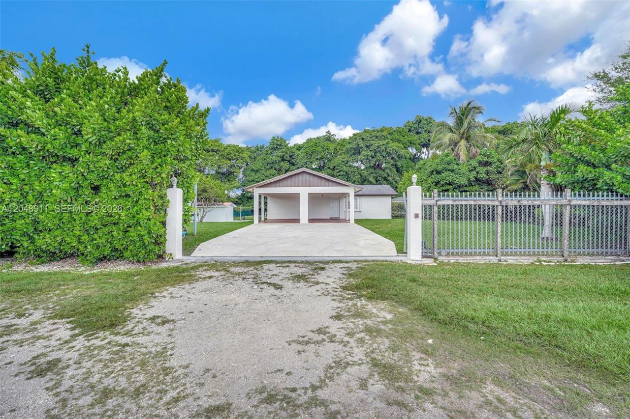19200 SW 216th St, Miami, FL 33170 Photo